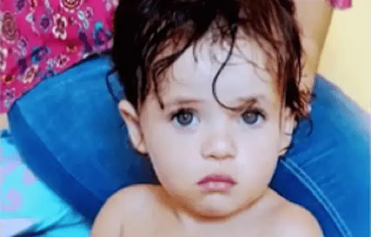 Criança de dois anos morre após ser violada pelo padrasto