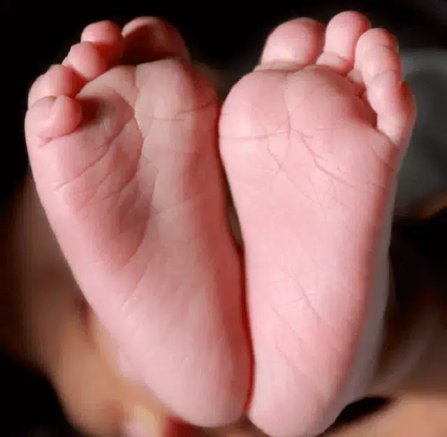 Bebé de oito meses morre após baba dar-lhe medicamento para adormecer