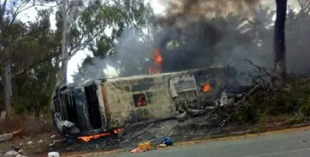 Inhambane- Autocarro despista e mata 12 pessoas em Quissico