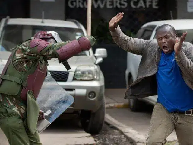 Polícia queniana mata dois manifestantes após invasão a esquadra