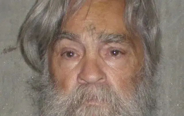 Assassino Charles Manson morre aos 83 anos