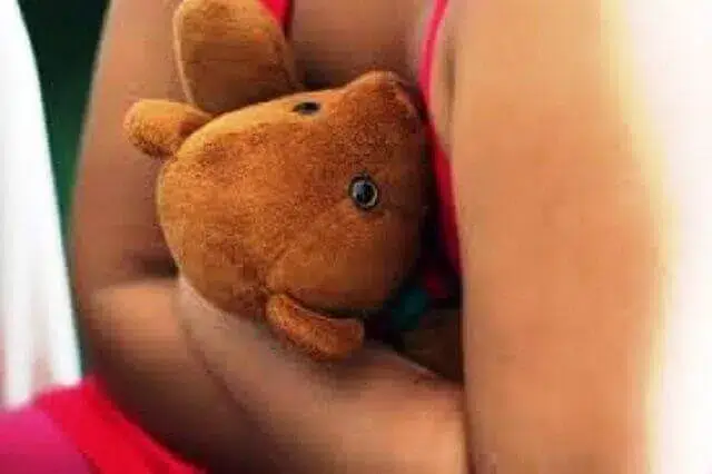 Padrasto engravida enteada de 9 anos após estuprá-la 10 vezes por dia