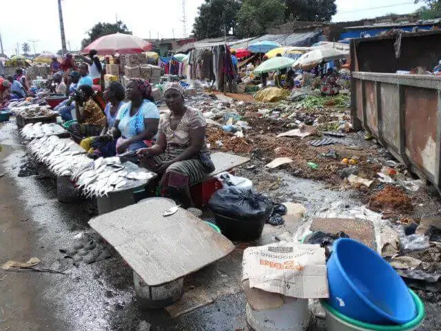 Vendedores proibidos de efectuarem negócios as bermas da estrada no Xiquelene
