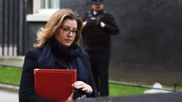 Governo britânico ameaça cortar apoios a ONG