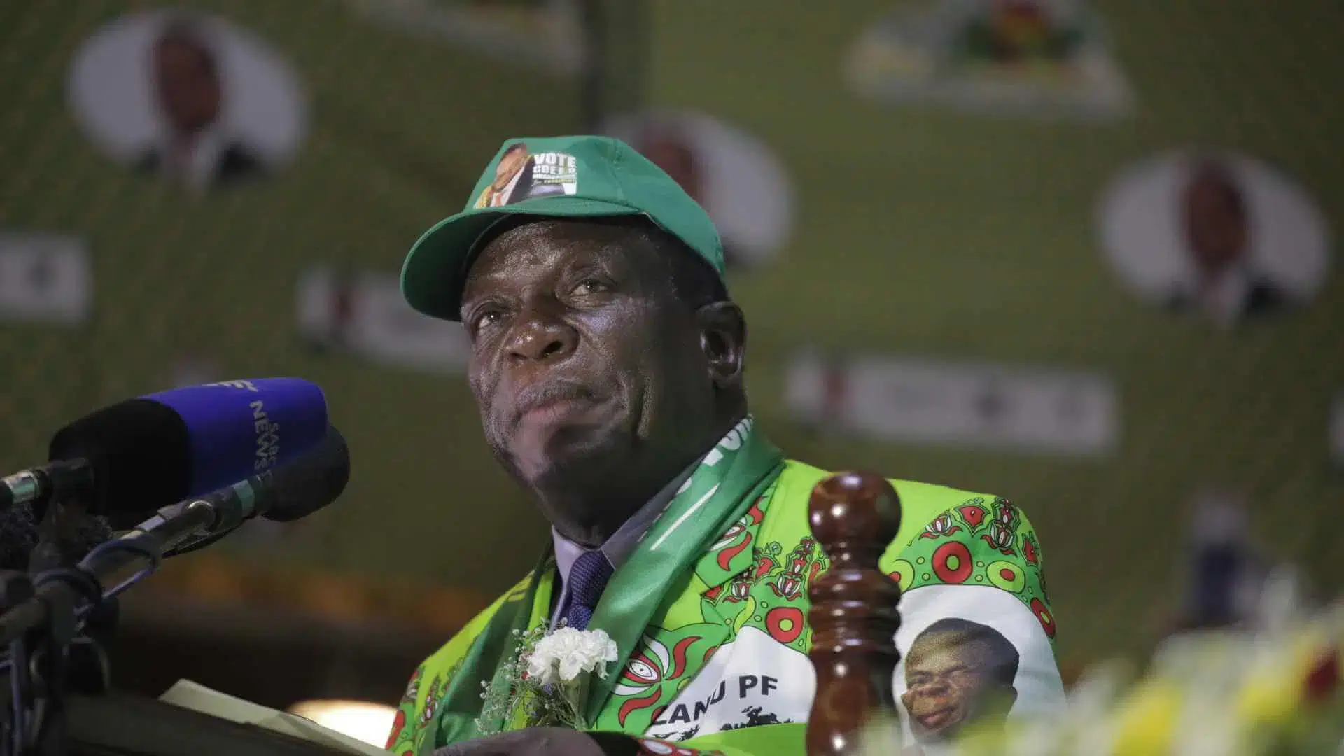 Presidente do Zimbabué marca presidenciais para 30 de julho