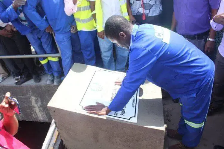 Manuel de Araújo desafia autoridades e “continua em funções”