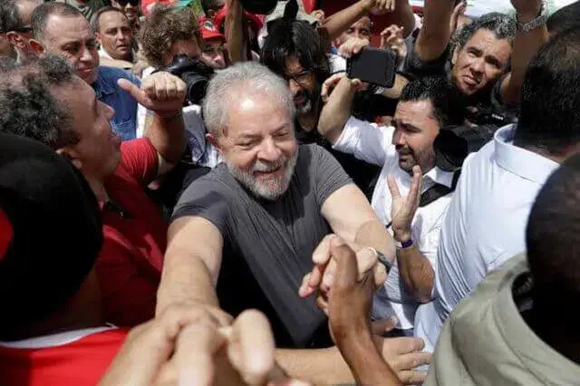 PCP pede fim da perseguição a Lula da Silva no Brasil