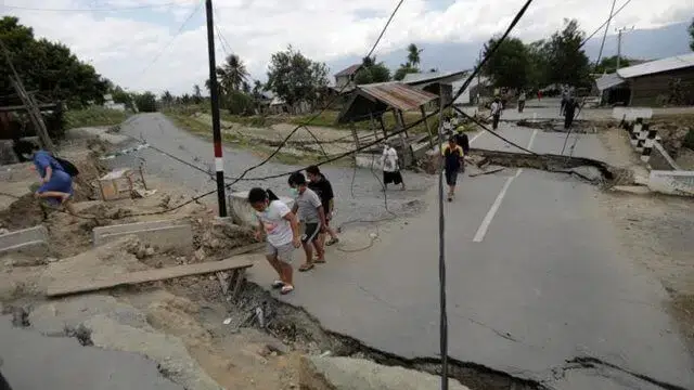 Número de mortos no sismo na Indonésia sobe para 2010