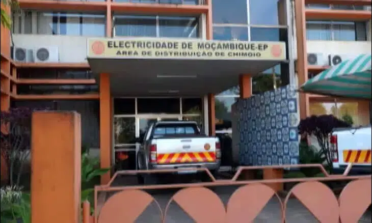 Dívida de 40 milhões de meticais, força EDM a cortar energia em 15 escolas de Manica
