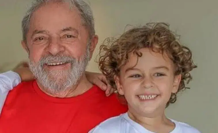 Lula da Silva promete provar inocência na despedida ao neto