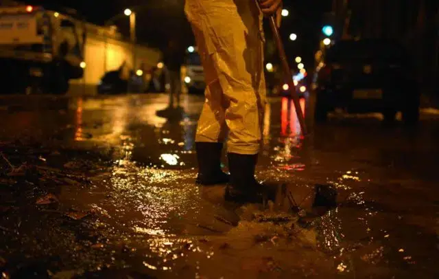 Temporal provoca deslizamentos de terras e mata duas pessoas no Rio de Janeiro