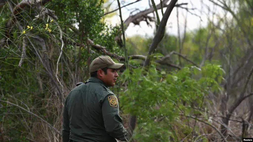 Imigrantes angolanos detidos na fronteira sul dos Estados Unidos