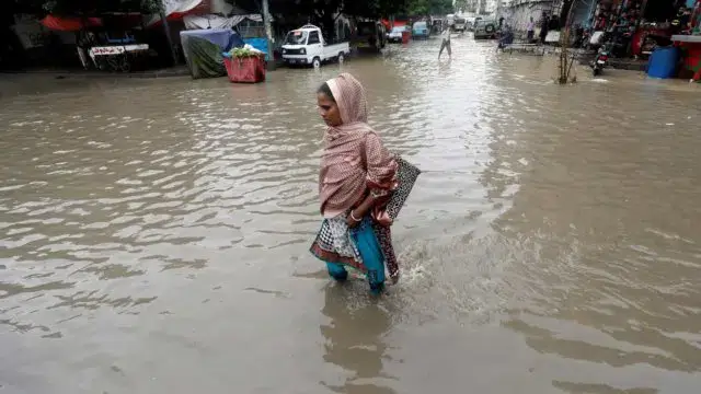 Chuvas fortes inundam Paquistão fazendo 17 mortos