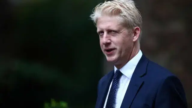 Irmão do primeiro-ministro Boris Johnson demite-se