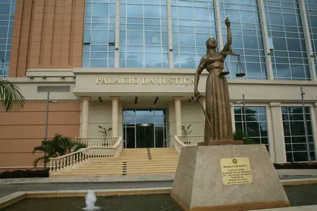 Luanda- Iniciou o julgamento do antigo director da 'secreta' de Angola