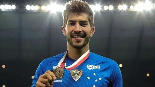 Lucas Silva rescinde