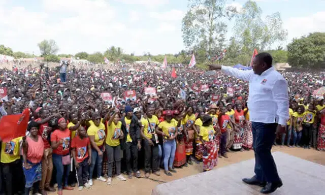 Nyusi promete mais emprego para jovens e melhorias na agricultura