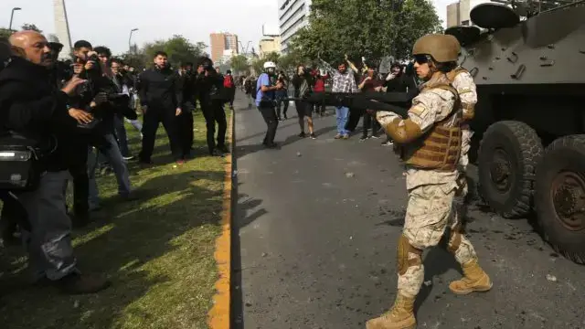Protestos no Chile provocam mais cinco mortos em incêndio de fábrica