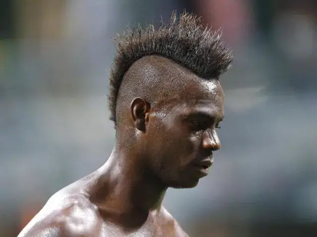 Balotelli é expulso de treinamento no Brescia após irritar técnico, diz jornal