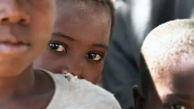 Morrem 13 crianças por hora no mundo devido à Sida