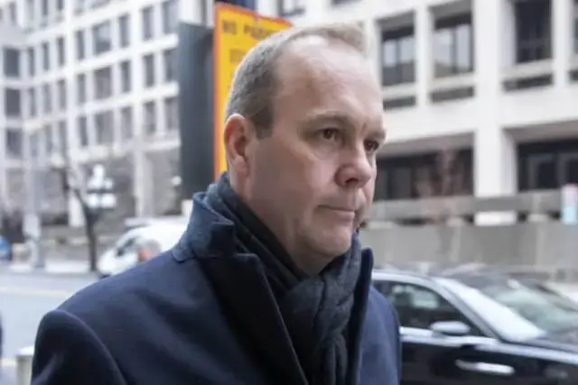 Antigo colaborador de Trump condenado por conspiração contra os EUA