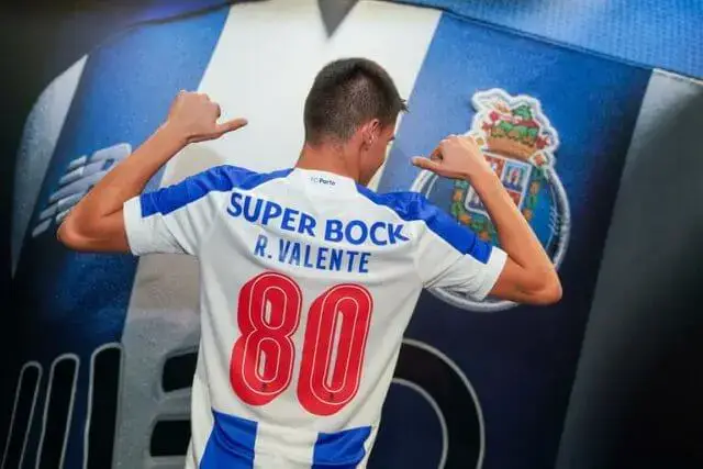FC Porto renova com mais um jovem talento até 2022