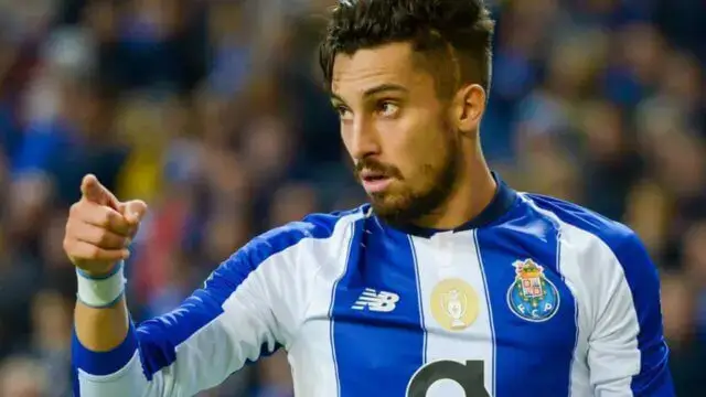 Juventus prepara ataque por Alex Telles