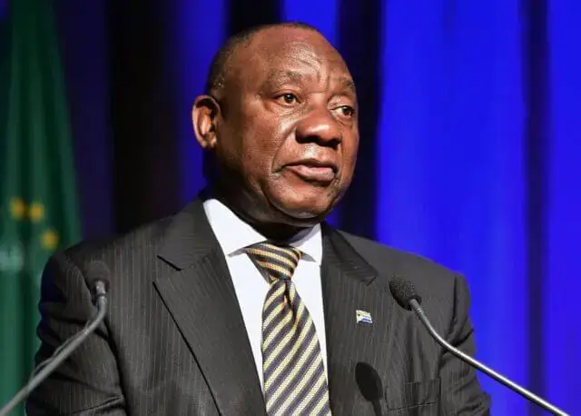 Ramaphosa da África do Sul promete pacote de resgate COVID-19 no valor de 10% do PIB