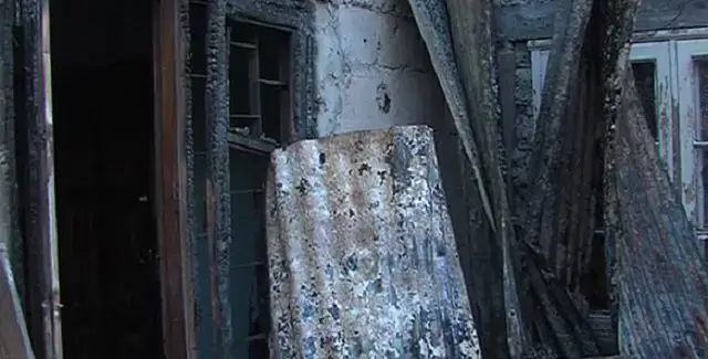 VaIncêndio destrói casa de construção precária e deixa três famílias ao relento na Malanga