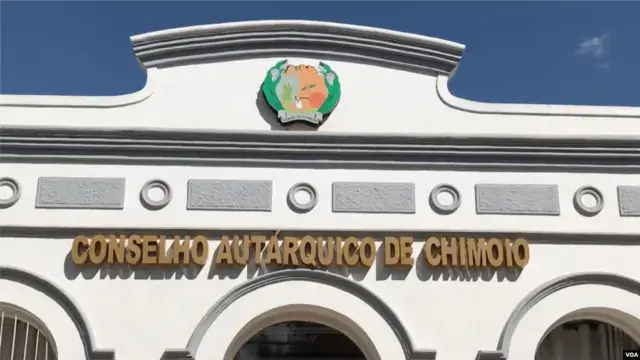 Autarca de Chimoio não remove túneis de desinfecção, mas promete adaptá-los