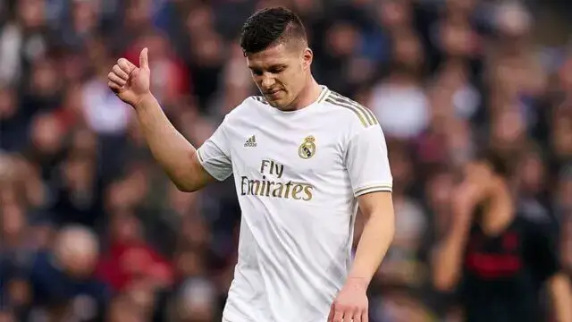 Real Madrid detecta fractura no pé direito de Luka Jovic antes do reinício dos treinos