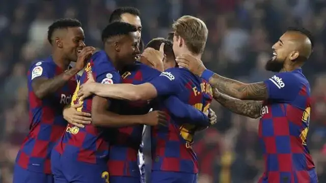 À procura de fazer caixa, Barça tem 12 nomes na porta da saída