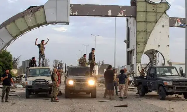 Aeroporto de Trípoli está sob controlo das forças militares do governo líbio