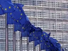 Comissão Europeia recomenda uso de máscaras em voos da China