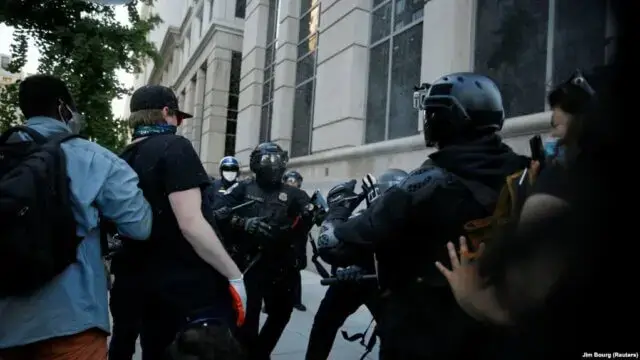 EUA Protestos pela sexta noite consecutiva