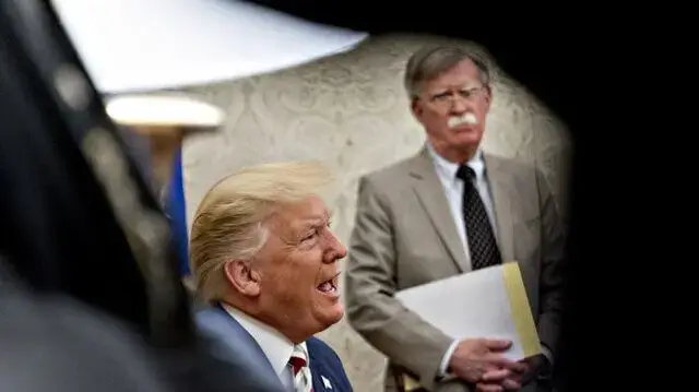 Livro de John Bolton arrasa Trump