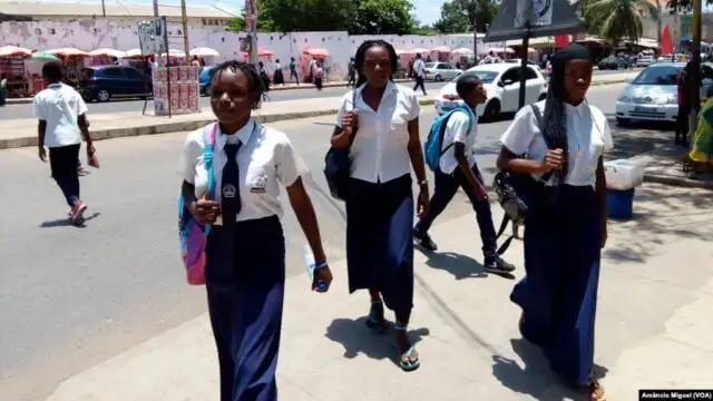 Moçambique reabre escolas em fases e autoriza determinados voos