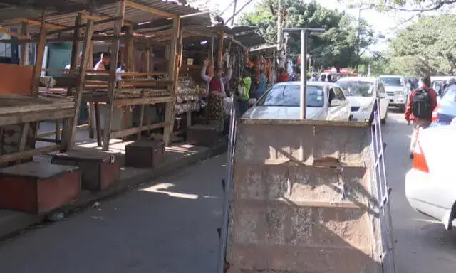 Município de Maputo retira vendedores informais nos arredores do Mercado Estrela