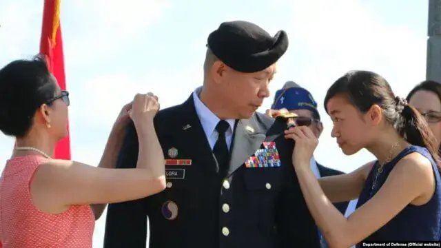 Novo comandante das forças americanas em África é refugiado do Vietname