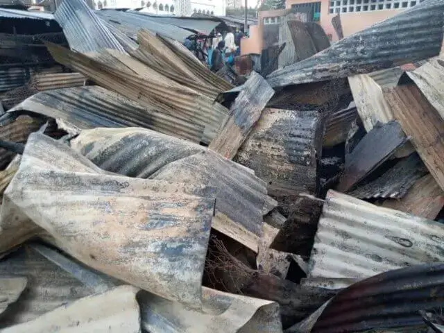 OGO CONSOME BARRACAS NO MERCADO MANDELA