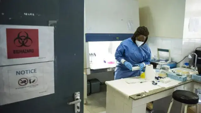 Casos de COVID-19 da África ultrapassa 700.000 mortes perto de 15.000