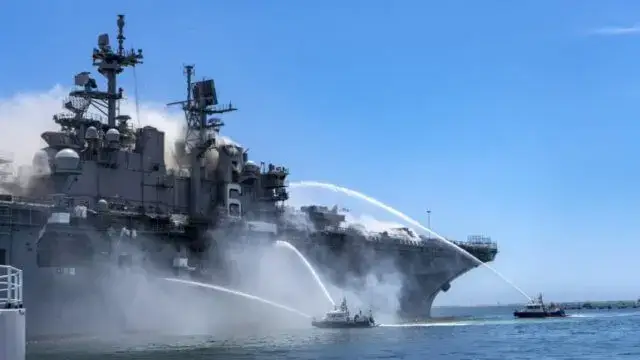Incêndio em navio em San Diego causa 59 feridos ligeiros