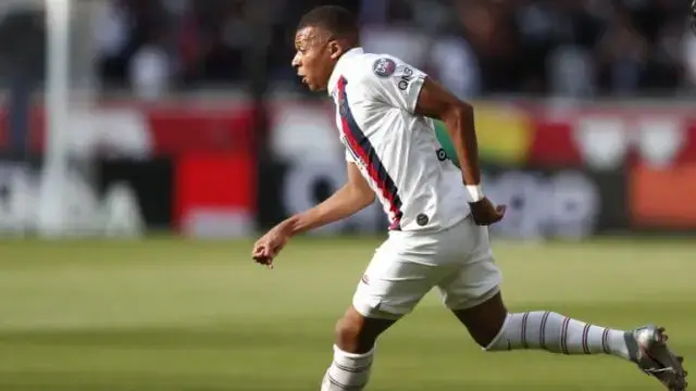 Kylian Mbappé garante que vai continuar no PSG aconteça o que acontecer