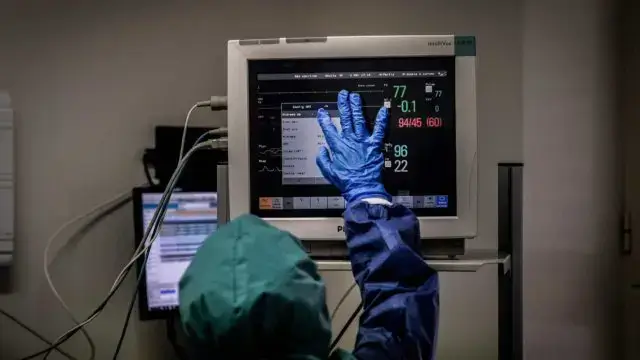 Mais de 10 mil profissionais de saúde infetados em África, alerta OMS