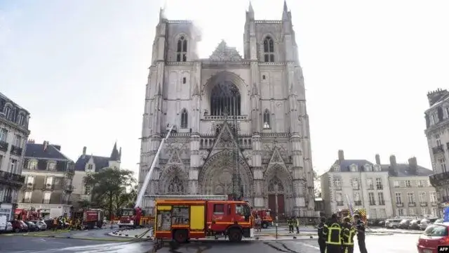 Ruandês acusado do incêndio na catedral de Nantes na frança