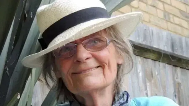 Idosa incendeia-se após usar creme hidratante inflamável