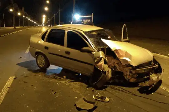 Motorista bate carro ao tentar se livrar de aranha