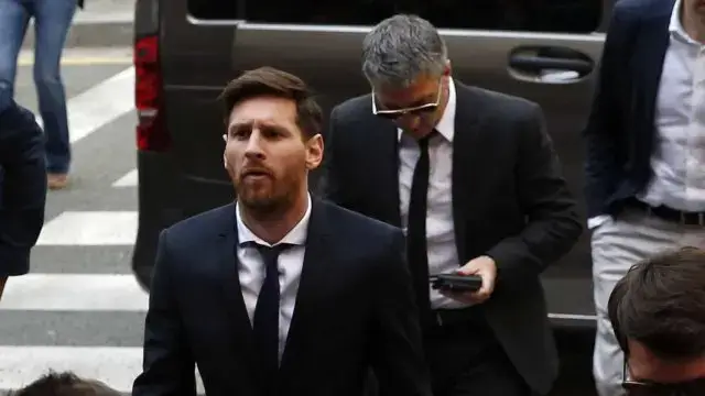 Barcelona reúne-se com pai de Messi para propor... a renovação