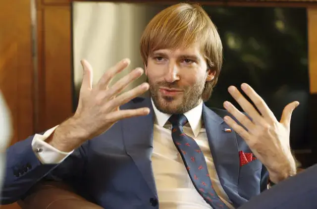 Demite-se ministro da Saúde checo acusado por má gestão da pandemia