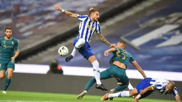 Man. United quer levar Alex Telles ainda esta semana